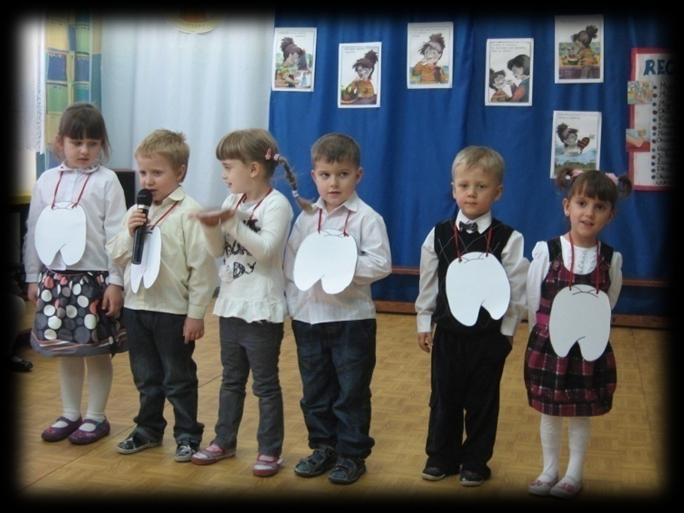 DZIEŃ CZYŚCIOSZKA W dniu 24 listopada przedszkolaki odświętnie ubrane obchodziły dzień czyścioszka.