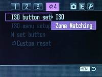 b) Dynax 5D Tryb "zone matching" dostępny jest bezpośrednio w menu ISO. Tryb High-key Tryb High-key zapewnia właściwe odwzorowanie szczegółów w scenach o głównie jasnych obszarach.