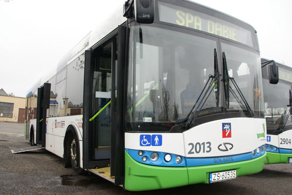 O Solarisach Urbino W Szczecinie Solarisy jeżdżą u wszystkich trzech przewoźników autobusowych. Biorąc pod uwagę długość, występuję one w trzech wersjach (o długości 10, 12 oraz 18 metrów).
