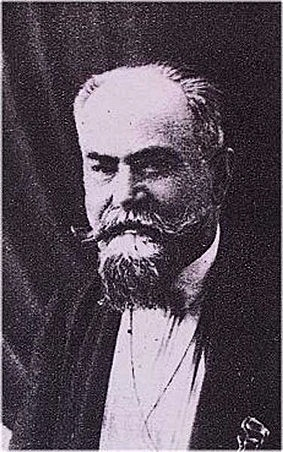 Ważniejsze daty dotyczące elektrotechniki w dziejach tej uczelni: 1889/90 r. Pierwsze wykłady z elektrotechniki na wydziale Budowy Machin miał doc. Franciszek Dobrzyński w skromnym wymiarze 1 godz.