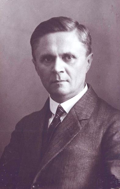 216 1920 r. Powołano trzecią Katedrę Pomiarów Elektrotechnicznych. Objął ją dr inż.