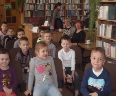współpraca nauczycieli i leśników w edukacji przyrodniczej Uczniowie uczestniczą w imprezach powiatowych. Prezentują swoje umiejętności artystyczne przed mieszkańcami miasta i gminy Chociwel.