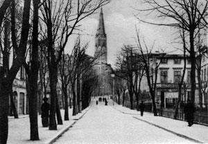 ul. Abrahama ul. Andersa Widok na Dolinę Siedlisko ze Wzgórza Olimpijskiego, na pierwszym planie obecna ul. Abrahama, w tle zabudowania willowe, zdjęcie 1912 r. (TPS) Apteka pod Orłem Al.