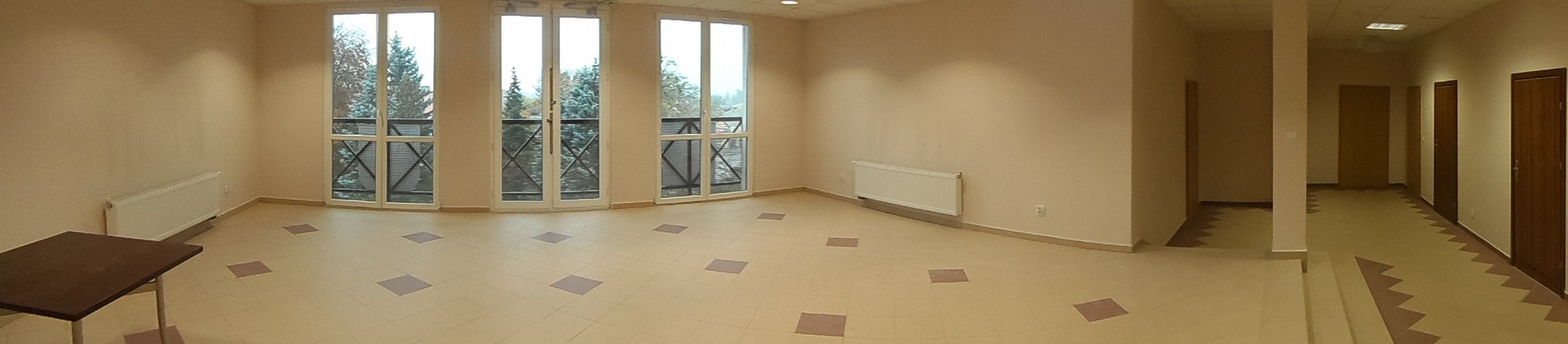 Współpraca zagraniczna W latach 2010-2014 Powiat Tomaszowski kontynuował współpracę z partnerami zagranicznymi Powiatem Freudenstadt (Niemcy), Rejonem Sokalskim i Rejonem Żółkiewskim (Ukraina).