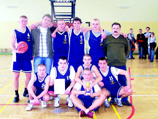 Zespó³ Szkó³ Morskich 3.Liceum Ogólnokszta³c¹ce Ch³opcy wyniki: SOSW - ZSA 26:29 ZSM - LO 31:17 SOSW - LO 24:38 ZSM - ZSA 29-23 Ch³opcy kolejnoœæ koñcowa: 1.Zespó³ Szkó³ Morskich 2.