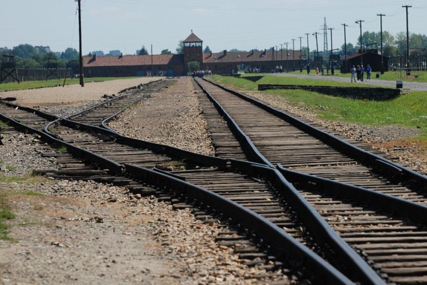 Miejsce Pamięci i Muzeum Auschwitz-Birkenau w Oświęcimiu Obecnie dla zwiedzających udostępnione są tereny byłych obozów Auschwitz I oraz Auschwitz II - Birkenau.