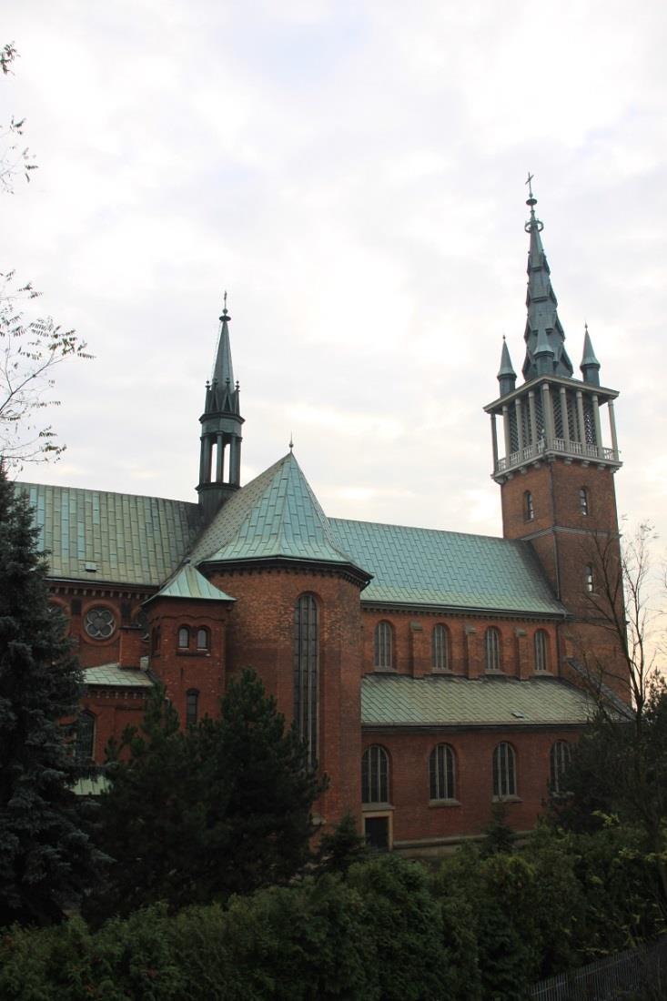 Sanktuarium Matki Bożej Fatimskiej w Trzebini Kościół p.w. Najświętszego Serca Pana Jezusa w Trzebini słynie z cudownej Figury Matki Bożej Fatimskiej, sprowadzonej z Fatimy w 1962 roku. 1910r.