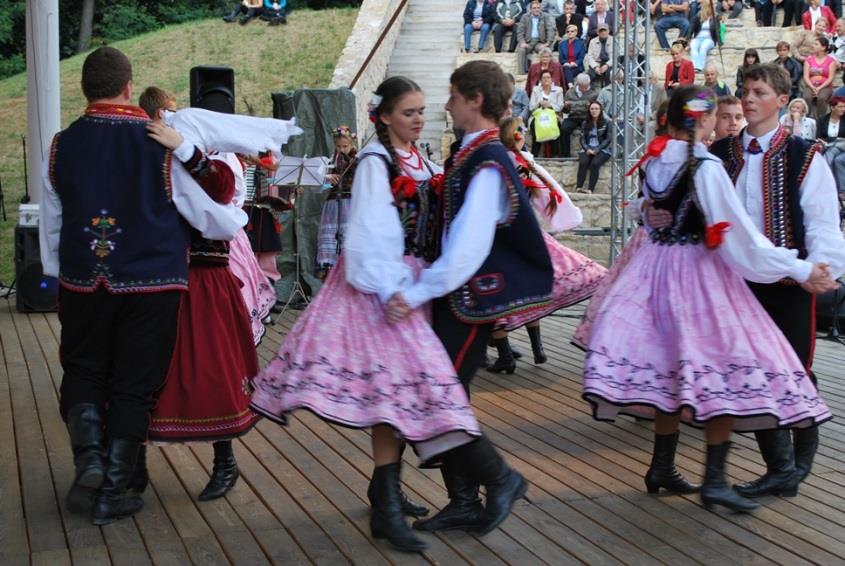 Ziemniaczysko pod Lipowcem Impreza o charakterze kulinarnym, przyciągająca nie tylko rzesze