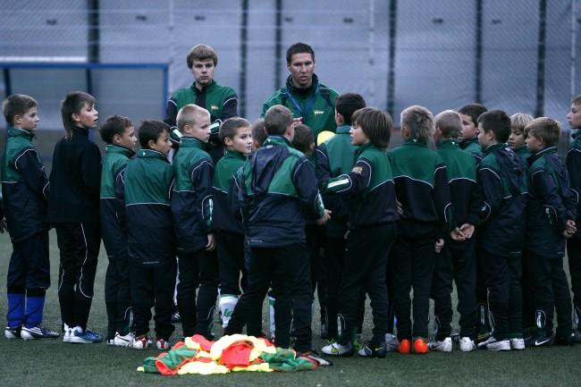 1. Wstęp Akademia Piłkarska Lechia Gdańsk zajmuje się szkoleniem dzieci i młodzieży w wieku 7-16 lat.