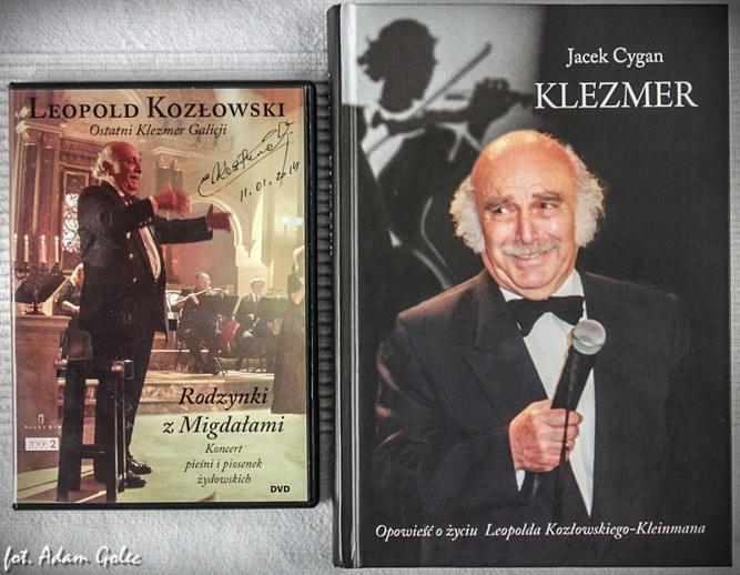 Zestaw klezmerski. Ofiarodawcy: Alina i Marek Sikora przedsiębiorcy. Książka Jacka Cygana Klezmer. Opowieść o życiu Leopolda Kozłowskiego Kleinmana, Austeria, 2010. Z dedykacją autora i jego bohatera.