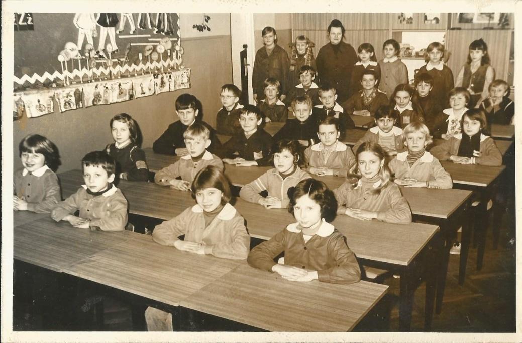 W pierwszych dniach września, nowo mianowany inspektor szkolny Piotr Adamski, powierzył ponownie Romanowi Ochalikowi organizowanie szkoły (kierował szkołą w latach 1944-1953).