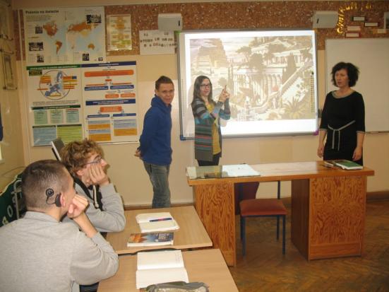 LICEUM OGÓLNOKSZTAŁCĄCE Przedmioty rozszerzone Przedmioty rozszerzone: Język polski Historia Język angielski Matura Nauka w szkole zakończona egzaminem