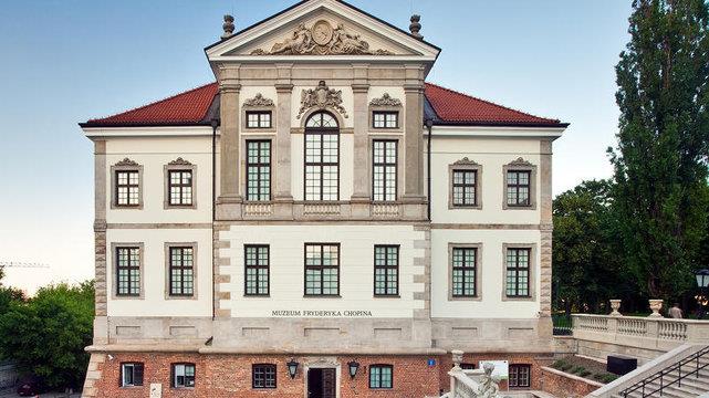 Muzeum zostało utworzone w 1955 przez Towarzystwo im. Fryderyka Chopina. Dokumentuje życie i twórczość Fryderyka Chopina.