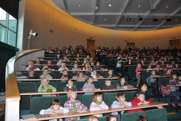 Natalia Czepita w towarzystwie Prezydenta Gdańska oraz Scotta Parazynskiego, astronauty z NASA, I Międzynarodowa Konferencja Naukowa dla Dzieci, PG 1.06.2010 (500 uczestników).