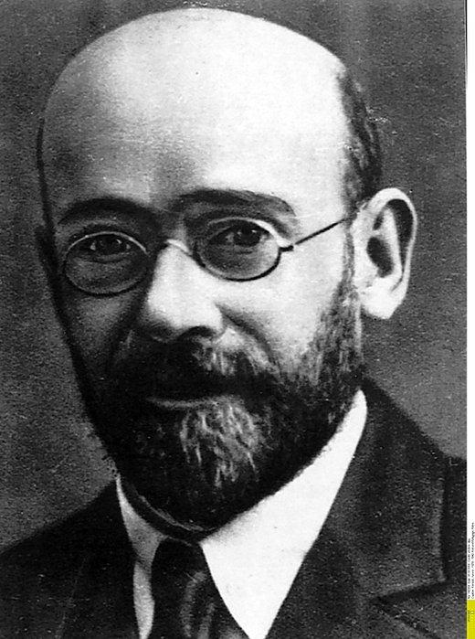 Janusz Korczak, właściwie Henryk Goldszmit, znany jako Stary Doktor lub Pan doktor, pochodzenia żydowskiego, ur. 22.07.1878 lub 1879 w Warszawie, zm. prawdopodobnie 6.08.