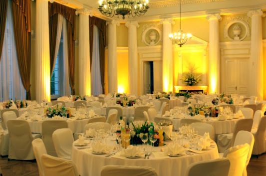 PROPOZYCJA MENU Oferujemy Państwu catering Pałacu Prymasowskiego, który dzięki doświadczeniu i zaangażowaniu wspaniałych kucharzy stanowi o kulinarnym sukcesie każdej imprezy.