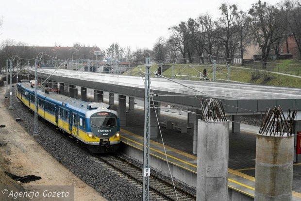 III. Kreowanie zintegrowanej przestrzeni dotychczas podejmowane działania (elektryczny transport publiczny skm, tramwaje, trolejbusy) Szybka Kolej Miejska w Trójmieście od września 2008 realizuje