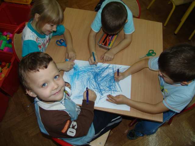 Działania Europe Direct - Południowa Wielkopolska BEZPŁATNE LEKCJE EUROPEJSKIE Chcesz aby Twoje dziecko lub uczniowie dowiedzieli się więcej o Unii Europejskiej?