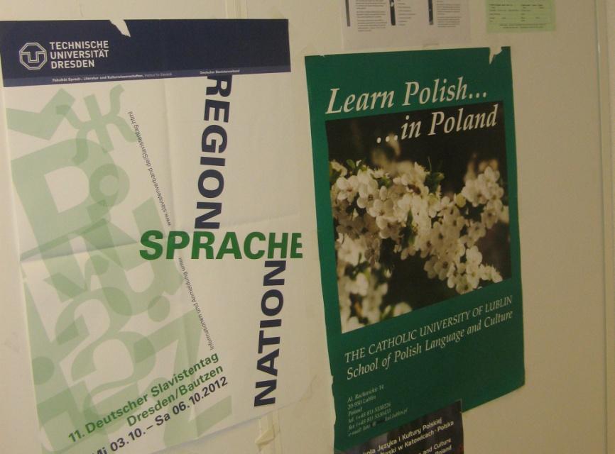 KATEDRA JĘZYKÓW I LITERATUR SŁOWIAŃSKICH Slawistyka dzieli swoje pomieszczenia z Instytutem Europy Środkowo- Wschodniej.
