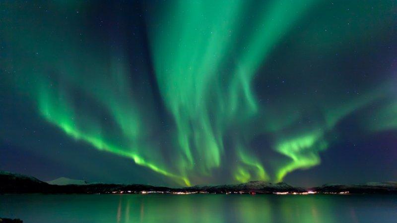 Strefa najczęściej występujących zórz w Europie leży w pobliżu północnego koła podbiegunowego Islandia, północna Norwegia, Laponia. Można tam obserwować ponad 100 nocy z zorzą polarną w ciągu roku.