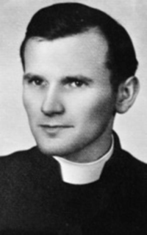 Studia teologiczne 1 listopada 1946 r. otrzymał święcenia kapłańskie.
