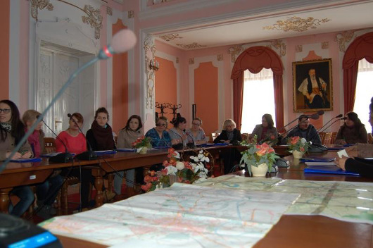 Studenci podczas projektu badawczego