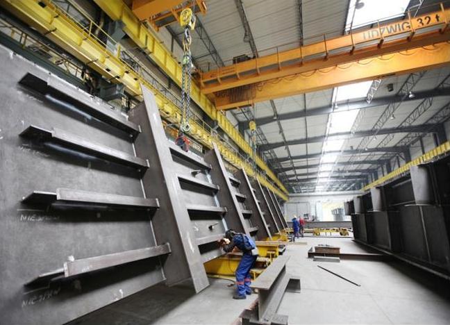 Fabrication capabilities Steel Structures Division WORKSHOP IN SIEDLCE Fabrication capabilities: 5 000 tons monthly Manufacturing floor area Z1S :