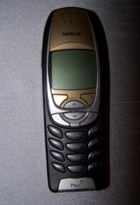 22. Telefon NOKIA 6310i Projektant/Firma: NOKIA Rok i miejsce produkcji: 2002 r.; Niemcy NOKIA 6310i uważana jest za jeden z najlepszych modeli w historii telefonii komórkowej.