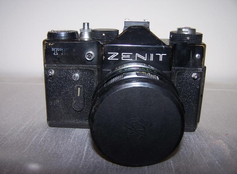 24. Aparat: Zenit Projektant/Firma: ZENIT Krasnogorsk Rok i miejsce produkcji: 1985 r.; Krasnogorsk/ZSRR Oprac.