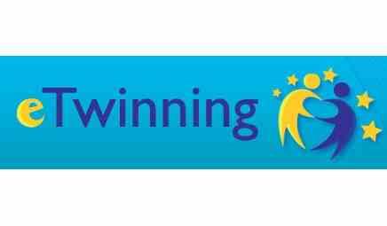 Program etwinning promuje współpracę szkół w Europie za pomocą technologii informacyjnokomunikacyjnych (ICT) oferując wsparcie,