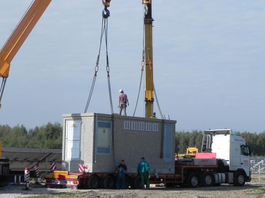 Realizacja Projektu Montaż konstrukcji wsporczych Montaż paneli fotowoltaicznych Okablowanie części DC Dostawa i montaż Stacji Inwerterowej Budowa przyłącza elektroenergetycznego