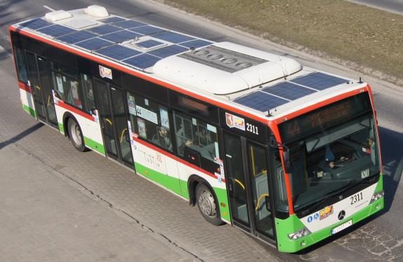 Dodatkowo konieczne jest stosowanie specjalnych mocowań i panele te nie dopasowują się do zakrzywienia powierzchni dachu.