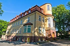 Budynek Powiatowego Centrum Pomocy Rodzinie znajduje się w ścisłym centrum miasta Wodzisławia Śląskiego.