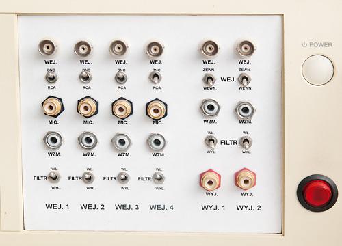 Wykorzystywana karta przetworników Egmont Instruments LC-1-015-1622 zawiera 16 wejść analogowych i 2 analogowe wyjścia. Wszystkie są obsługiwane w rozdzielczości 12bitów.