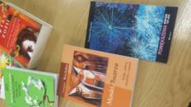 SPOTKANIA Z PASJONATAMI CZYTANIA I AUTORAMI KSIĄŻEK Pokonkursowe spotkanie w naszej szkole z laureatami konkursu Życie wierszem pisane organizowanego przez Miejską Bibliotekę Publiczną w