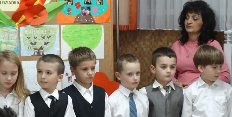 23 stycznia uczniowie kl.2 b obchodzili Dzień Babci i Dziadka.