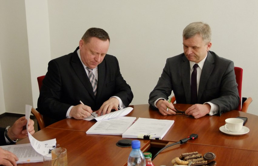 ZEWNĘTRZNE ŚRODKI FI NANSOWE P odobnie jak w latach poprzednich ze strony gminy czynione są intensywne starania o pozyskanie jak największej ilości zewnętrznych środków finansowych, które wzbogacą