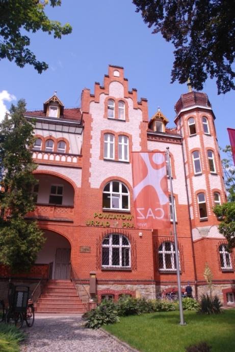Strona6 powstawanie nowych firm oraz pomaga pracodawcom w tworzeniu miejsc pracy. Liczba obsługiwanych klientów kształtuje się na poziomie około 11.000.