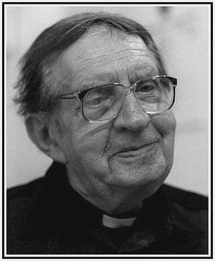 Jan Twardowski był poetą uśmiechu i niemal dziecięcej naiwności, czym zjednywał sobie czytelników, a jak sam mówił - czasem budzi ich sumienia.