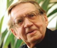 Społeczność szkoły zdecydowała, że Ksiądz Jan Twardowski i Jego poezja będą drogowskazami na ścieżkach szkolnego etapu życia.