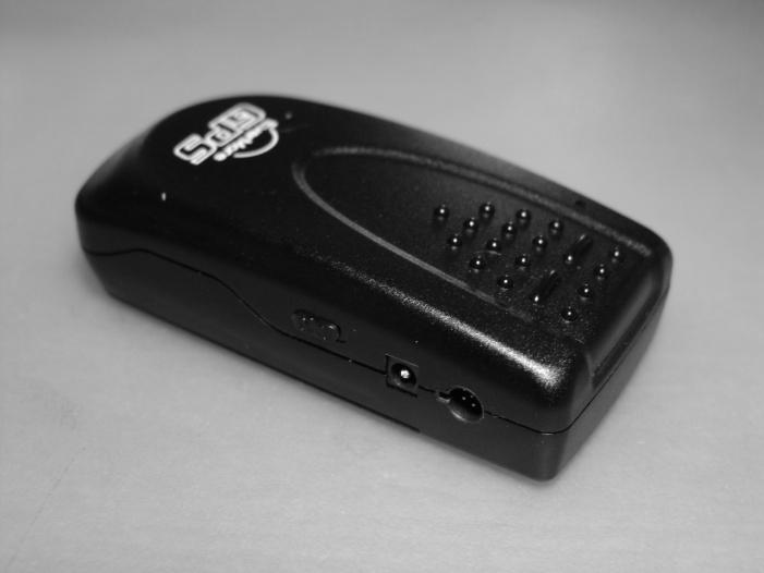 Bateria Zielona Bateria Czerwona Gniazdo kabla USB Włącznik Gniazdo zasilania Bateria GPS Dioda LED Działanie Stan Czerwona Świeci Bateria rozładowana