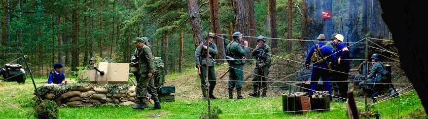 W rekonstrukcji wzięło udział 40 rekonstruktorów, którzy przybyli do Helu z Trójmiasta, Redy, Bydgoszczy, Grudziądza oraz Helu.