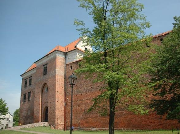MUZEUM W ŁĘCZYCY Zamek - siedziba łęczyckiego muzeum - został zbudowany przez króla Polski Kazimierza Wielkiego najprawdopodobniej w latach 1357-1365.