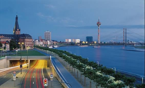 Punkt wyjścia sytuacja komunikacyjna w Düsseldorfie Podstawowy Strategisches Strategic Network układ Netz drogowy for für the den Conurbation w Großraum konurbacji of Düsseldorfu Düsseldorf