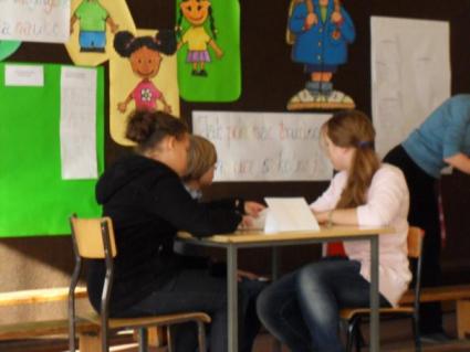 Zajęcia pozalekcyjne dla uczniów Nauczyciele naszej szkoły zaproponowali uczniom szeroki wachlarz różnorodnych zajęć pozalekcyjnych by rozwijać ich zainteresowania, kształcić ich zdolności oraz by