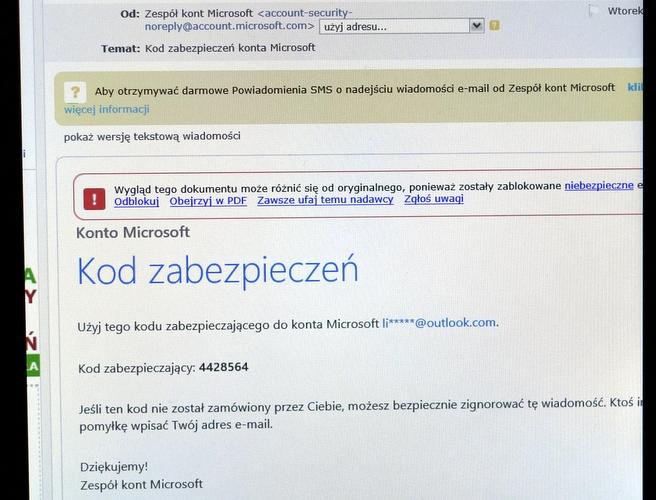 wiadomość e-mail ma tytuł: Kod zabezpieczeń konta Microsoft kod otrzymany w