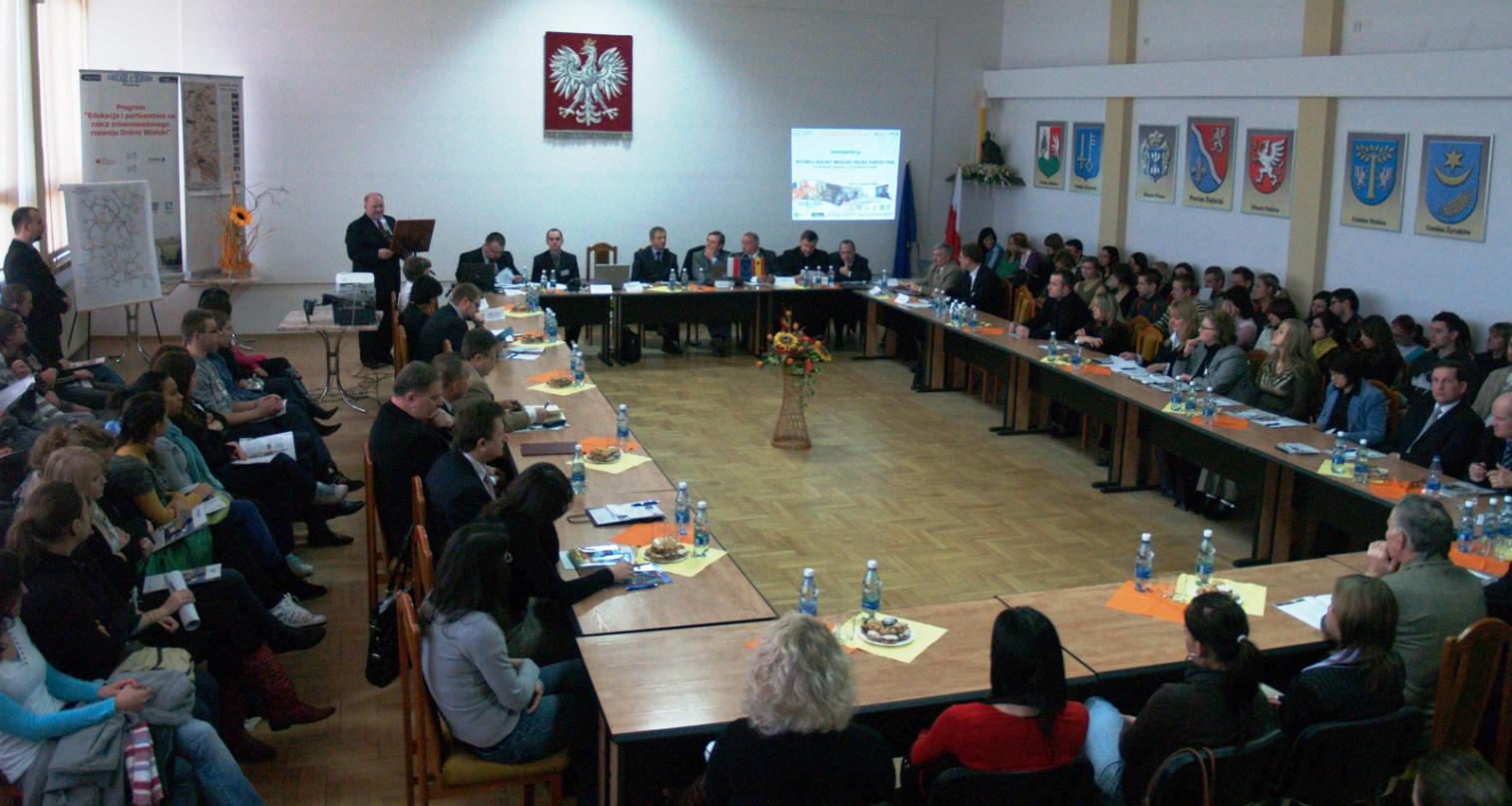 Aleksander Gugnin. W konferencjach tych wzięli także udział przedstawiciele branży turystycznej i słuchacze Szkół turystycznych oraz przedstawiciele samorządów terytorialnych i PROTu. Zdjęcie 2, 3.