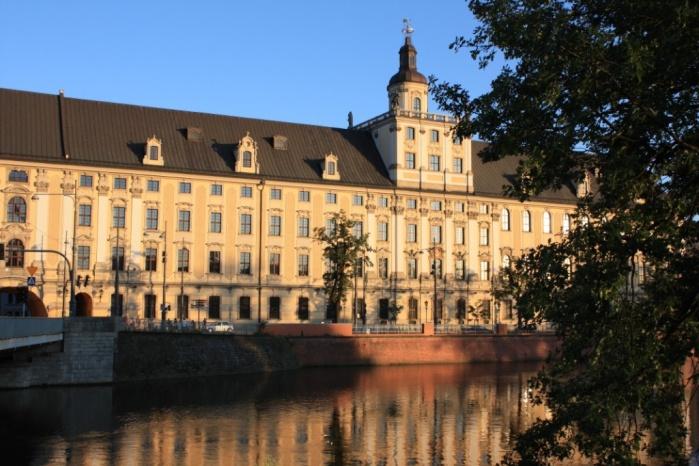 Należy do jednego z najstarszych i zarazem najciekawszych miast w Polsce. Miasto położone jest na pojezierzu Wielkopolskim, nad rzekami Wartą i Cybiną.