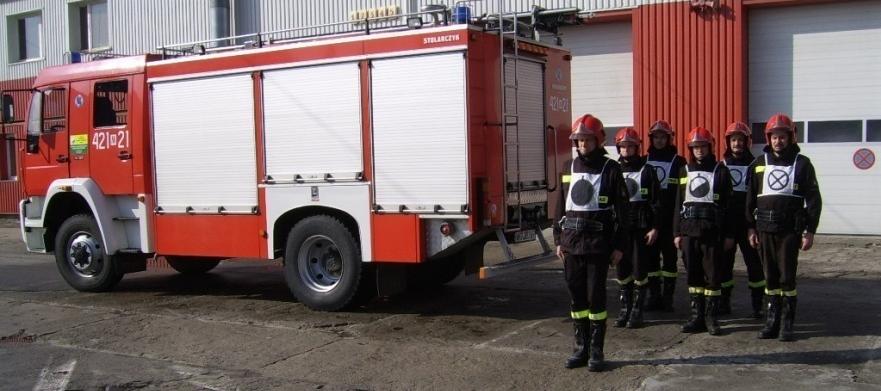 otwierać drzwi, wychylać się przez okna, prowadzić głośnych rozmów rozpraszających uwagę kierowcy, palić tytoniu.