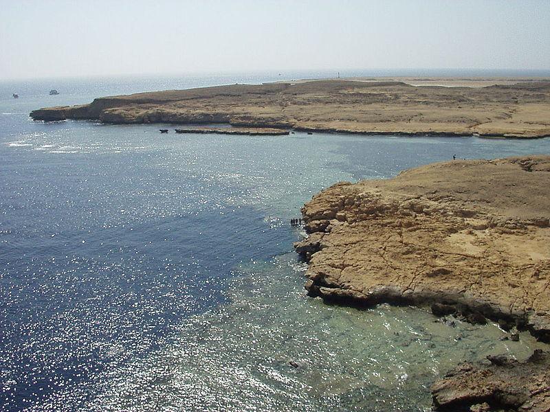 Egipt - Sharm Cała nazwa to Sharm el-szejk, co znaczy Zatoka Starca lub błędnie Zatoka Szejka miasto i kurort w Egipcie, w południwej części półwyspu Synaj, leżące nad brzegiem Morza Czerwonego